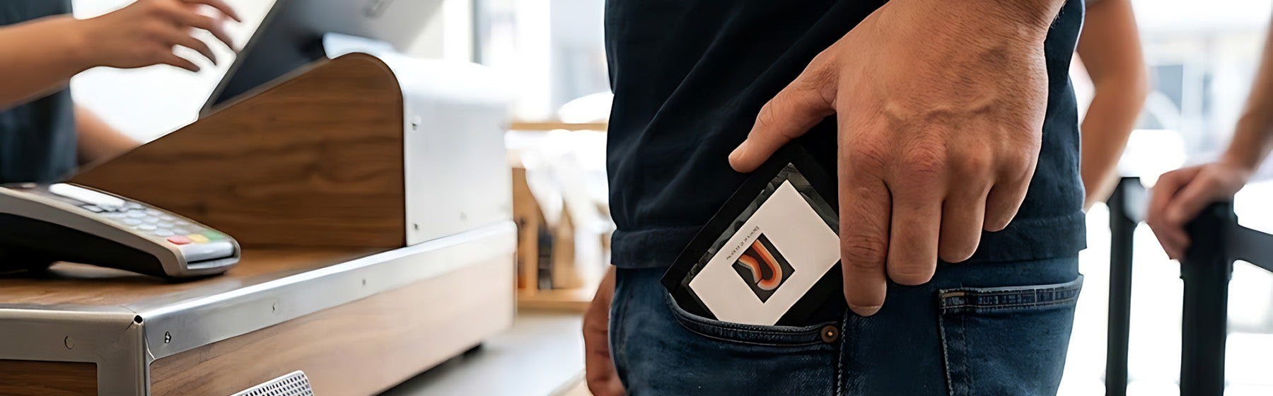 YOUR STYLISH
SIDEKICK ON THE GO